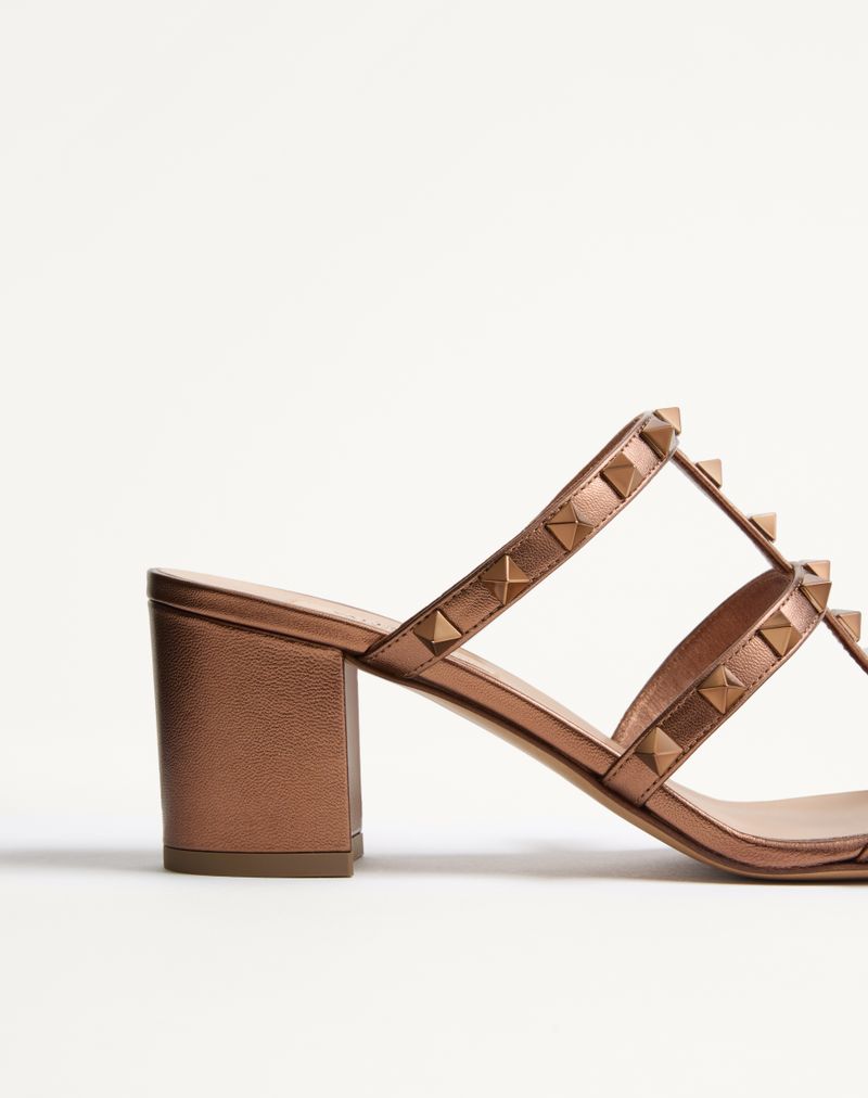 Sandália Rockstud Slider em couro de bezerro metalizado 60mm
