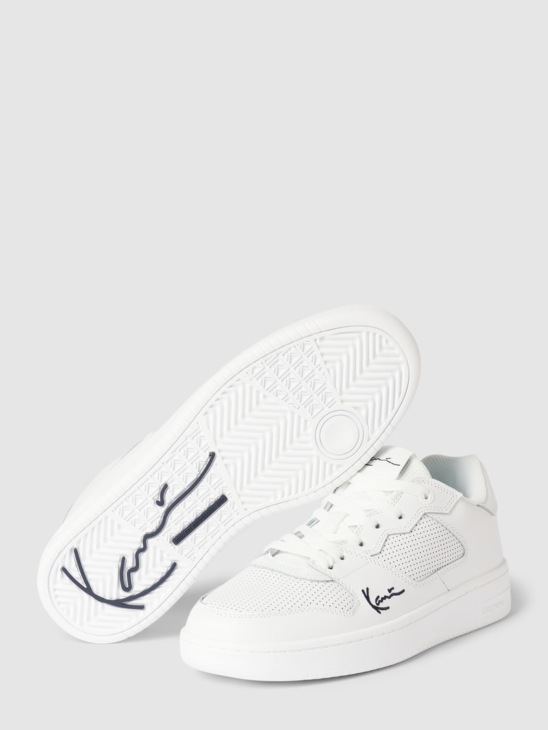 Sneaker aus Leder mit Label-Details Modell 'Classic' in weiss