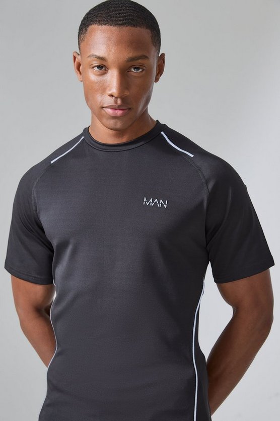 Man Active Muscle-Fit T-Shirt