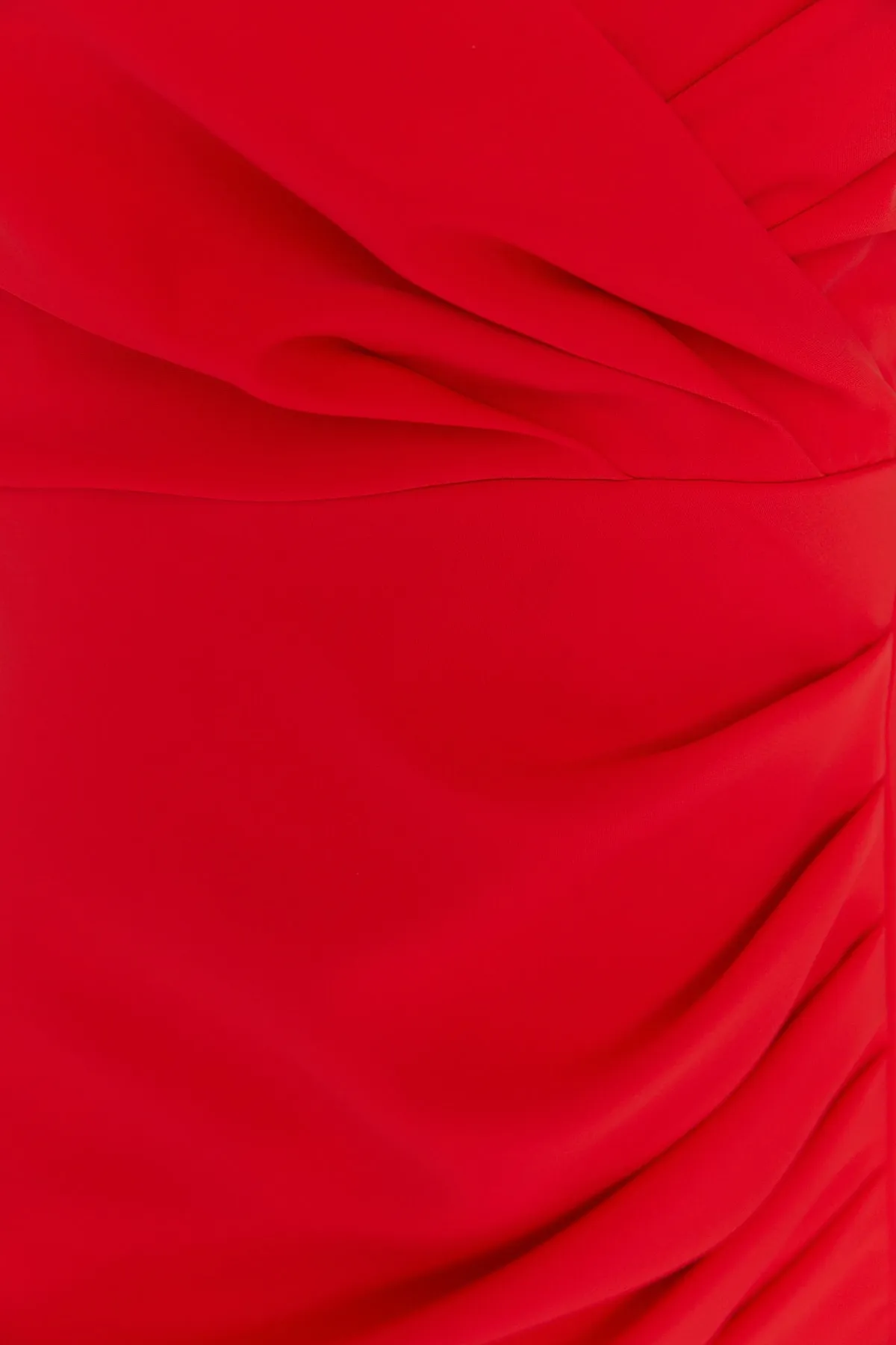 Trendyol Collection  Langes Abendkleid mit rotem Paspeldetail auf der Rückseite TPRSS22AE0012