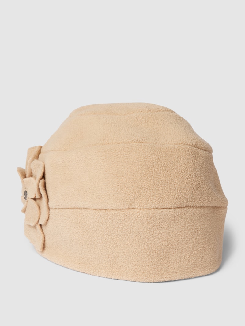 Mütze mit Applikation in beige