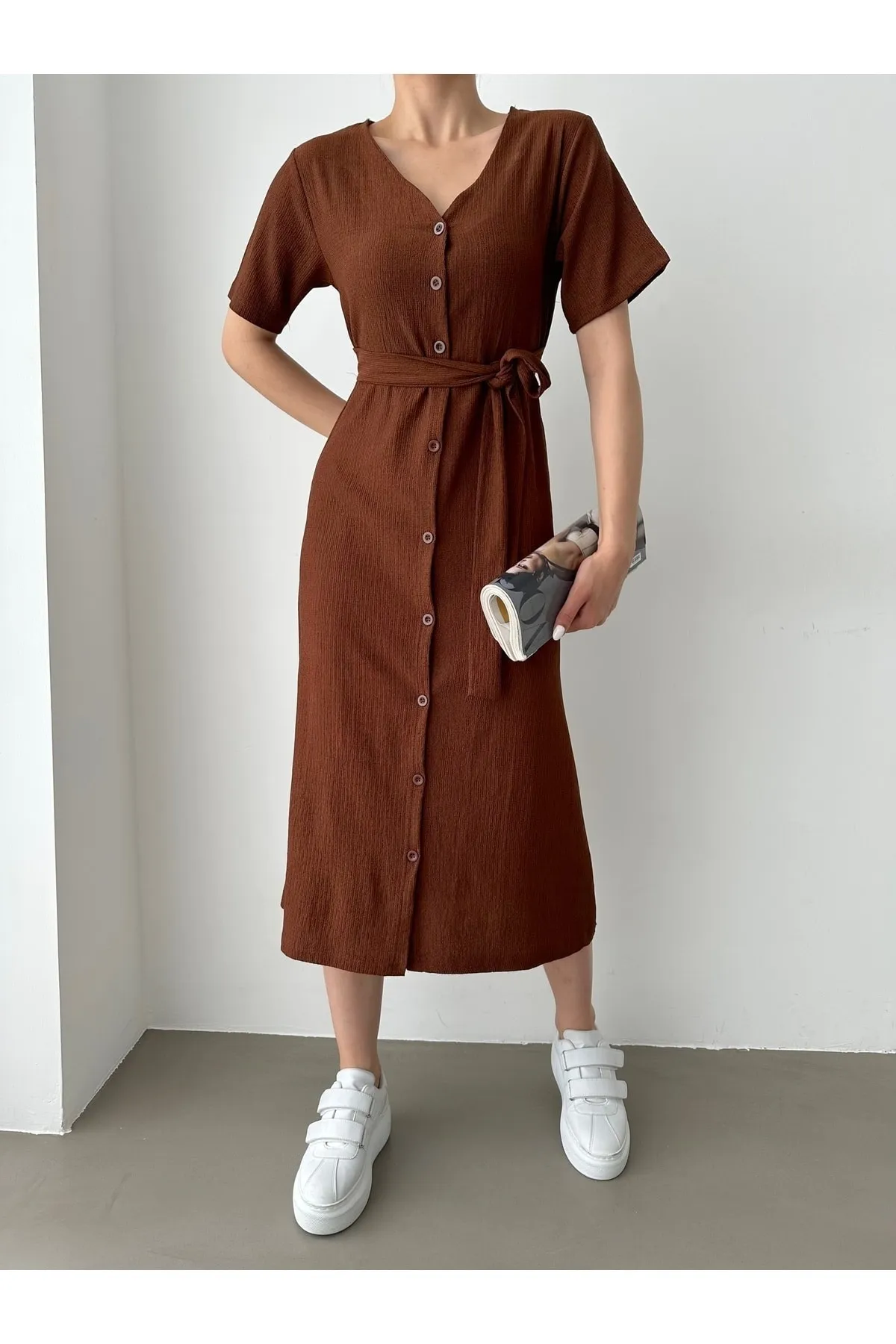 BEJNA  Braunes Damenkleid - vorne geknöpft