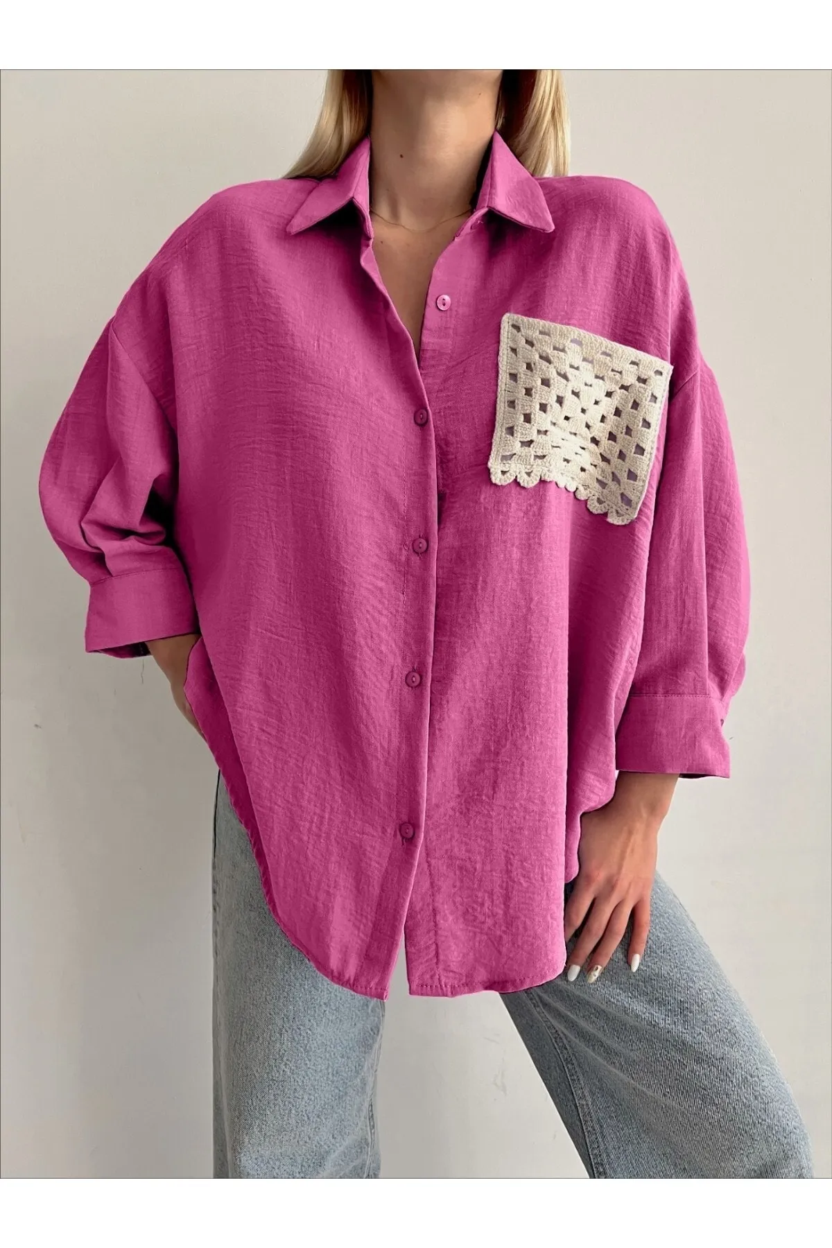 Modamorfo  Weites Hemd mit armen Ärmeln und gestrickten Taschen