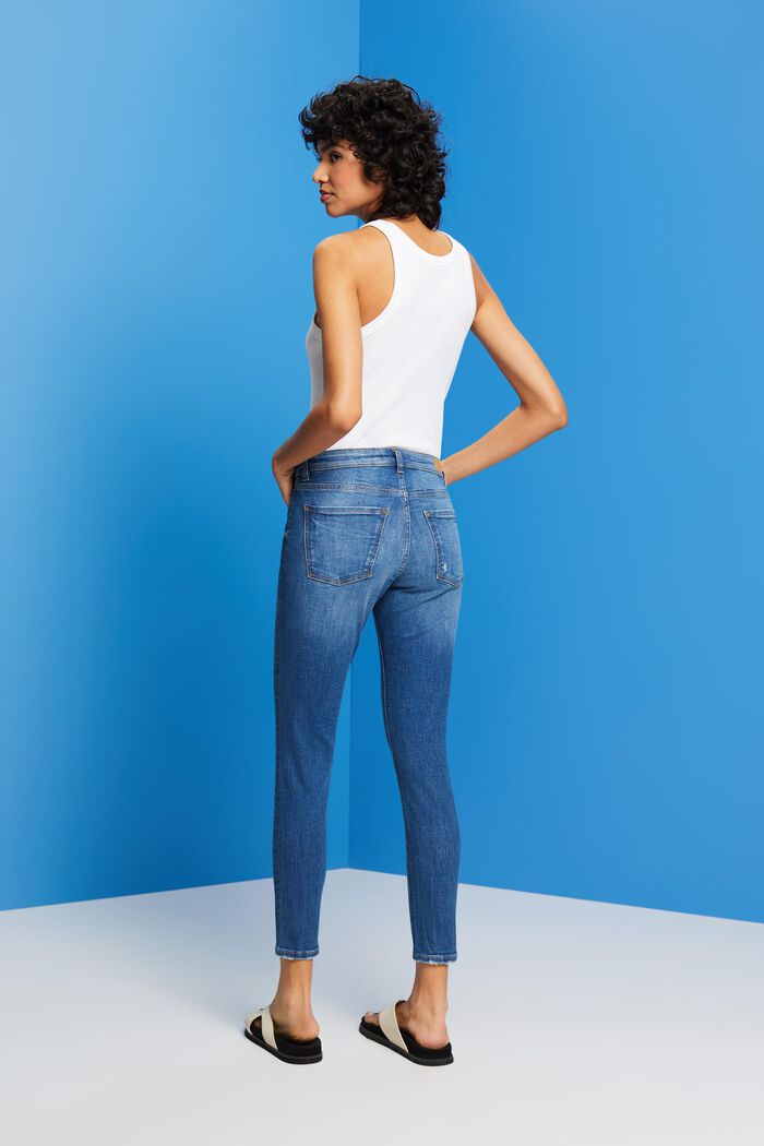 Verkürzte, schmal geschnittene Jeans in Used-Optik
