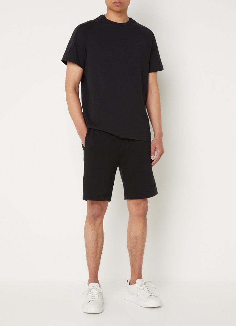 Pantaloni scurți HUGO BOSS cu croială dreaptă, cu model asortat și bandă cu logo în talie.