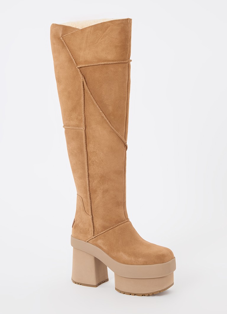 Νέες μπότες UGG Platform Xtra Suede