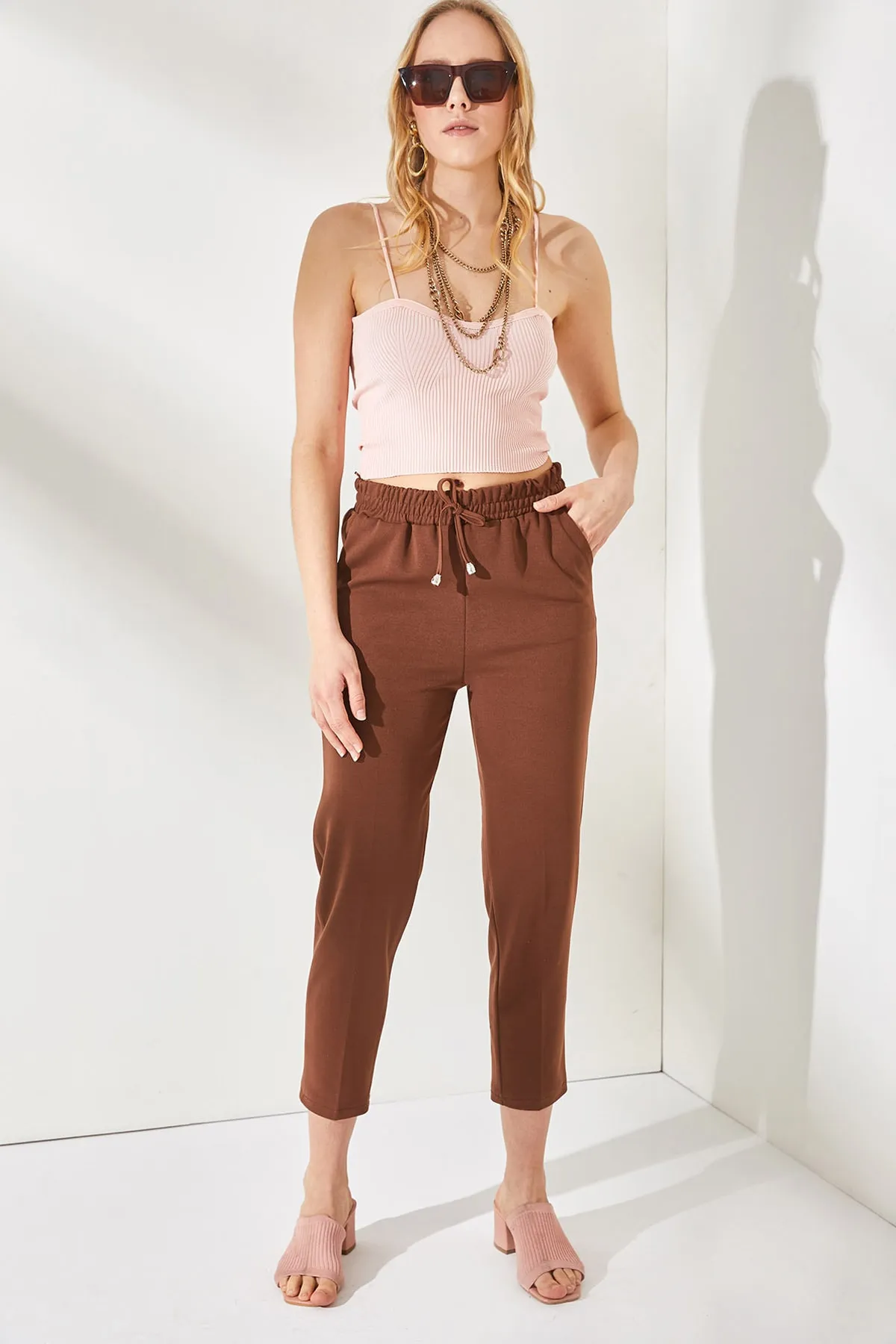Olalook  Bitter Brown Damen-Karottenhose mit elastischem Bund und Taschen PNT-19000203