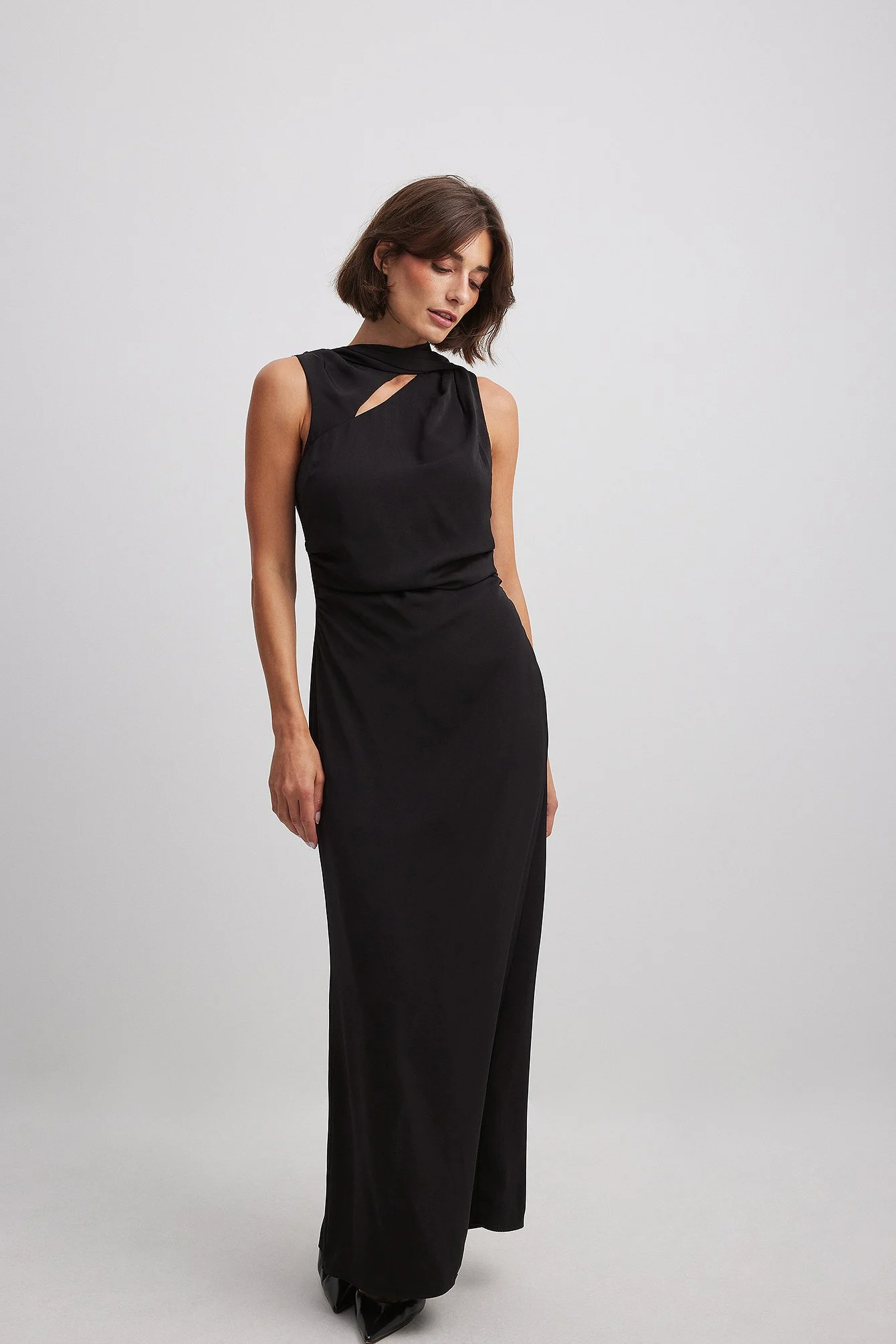 Maxikleid mit Schaldetail