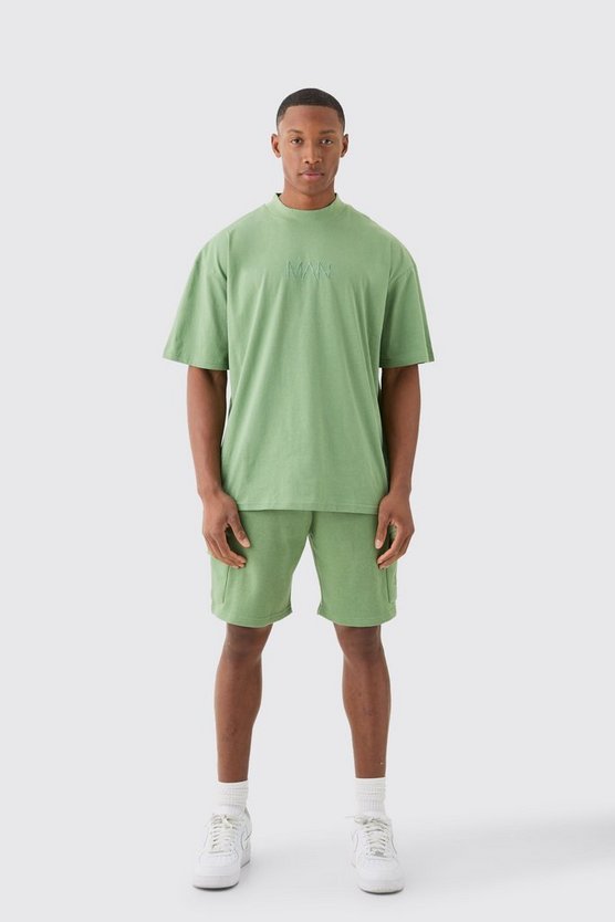 Oversize Man T-Shirt & Cargo-Shorts
