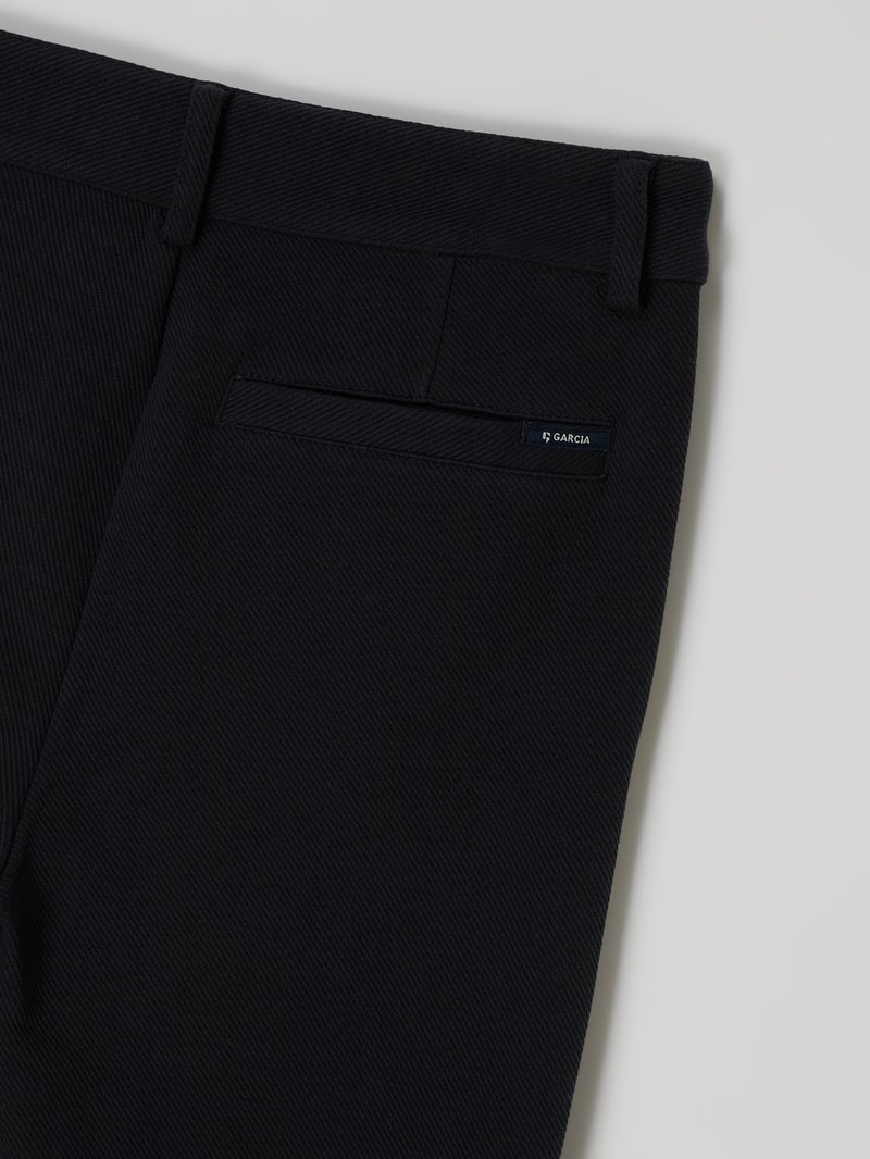 Hose mit Stretch-Anteil in marineblau
