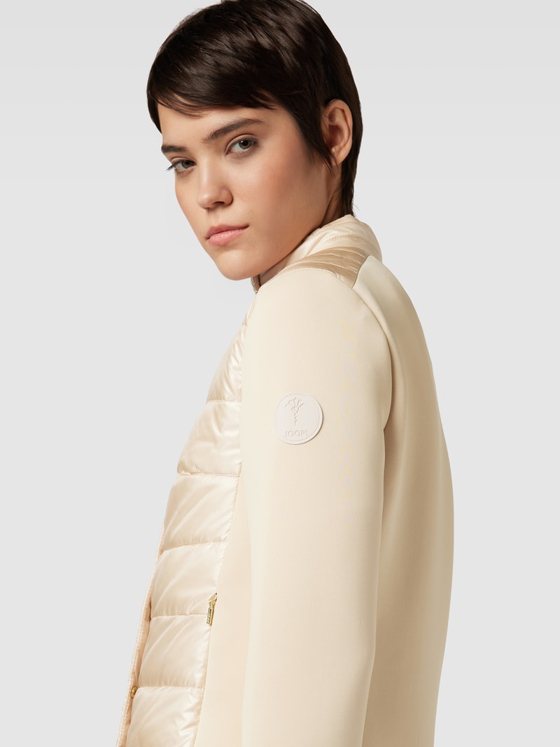 Jacke mit Stehkragen und Steppnähten in beige