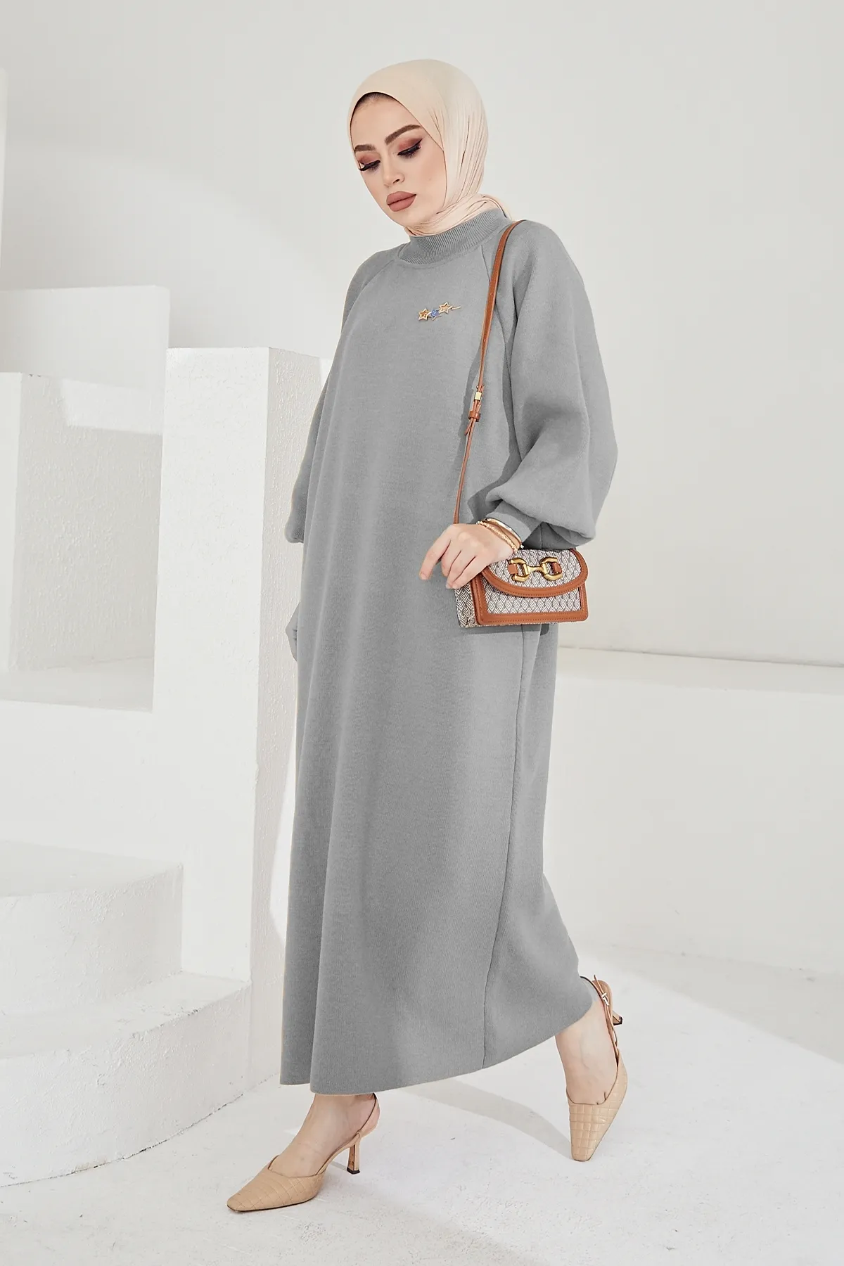 InStyle  Mina Hijab-Kleid aus Strick mit Ballonärmeln – Grau
