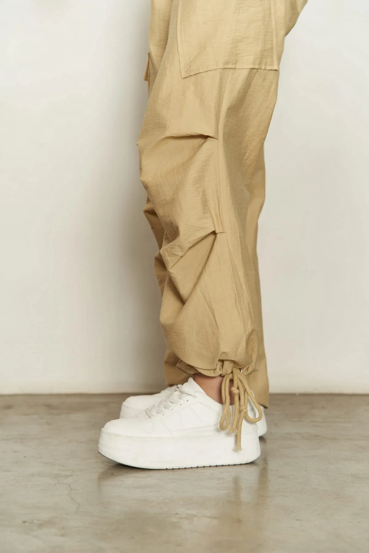 MAİ COLLECTİON  Galvin Boxer Detail dunkelbeige Fallschirmhose