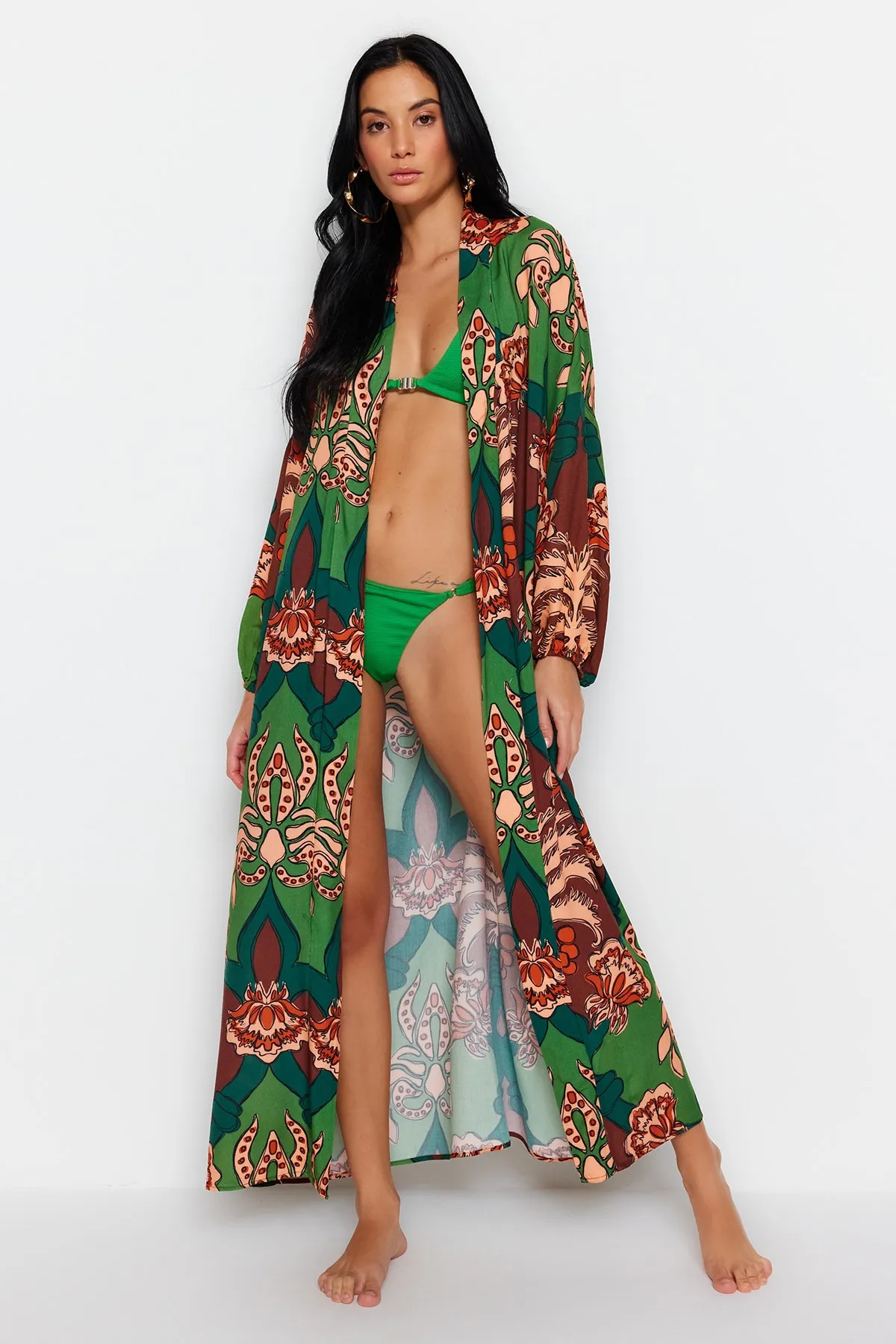 Trendyol Collection  Tropisch gemusterter Maxi-Kimono und Kaftan aus 100 % Baumwolle mit Gürtel TBESS23KM00057