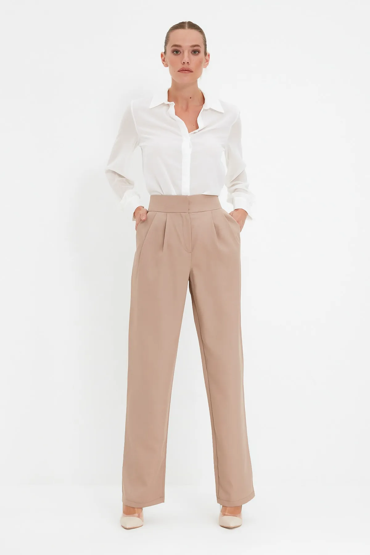 Trendyol Collection  Nerzfarbene, plissierte Webhose mit weitem Bein TWOSS19WX0017
