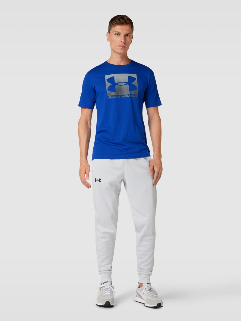 T-Shirt mit Label-Print in royalblau