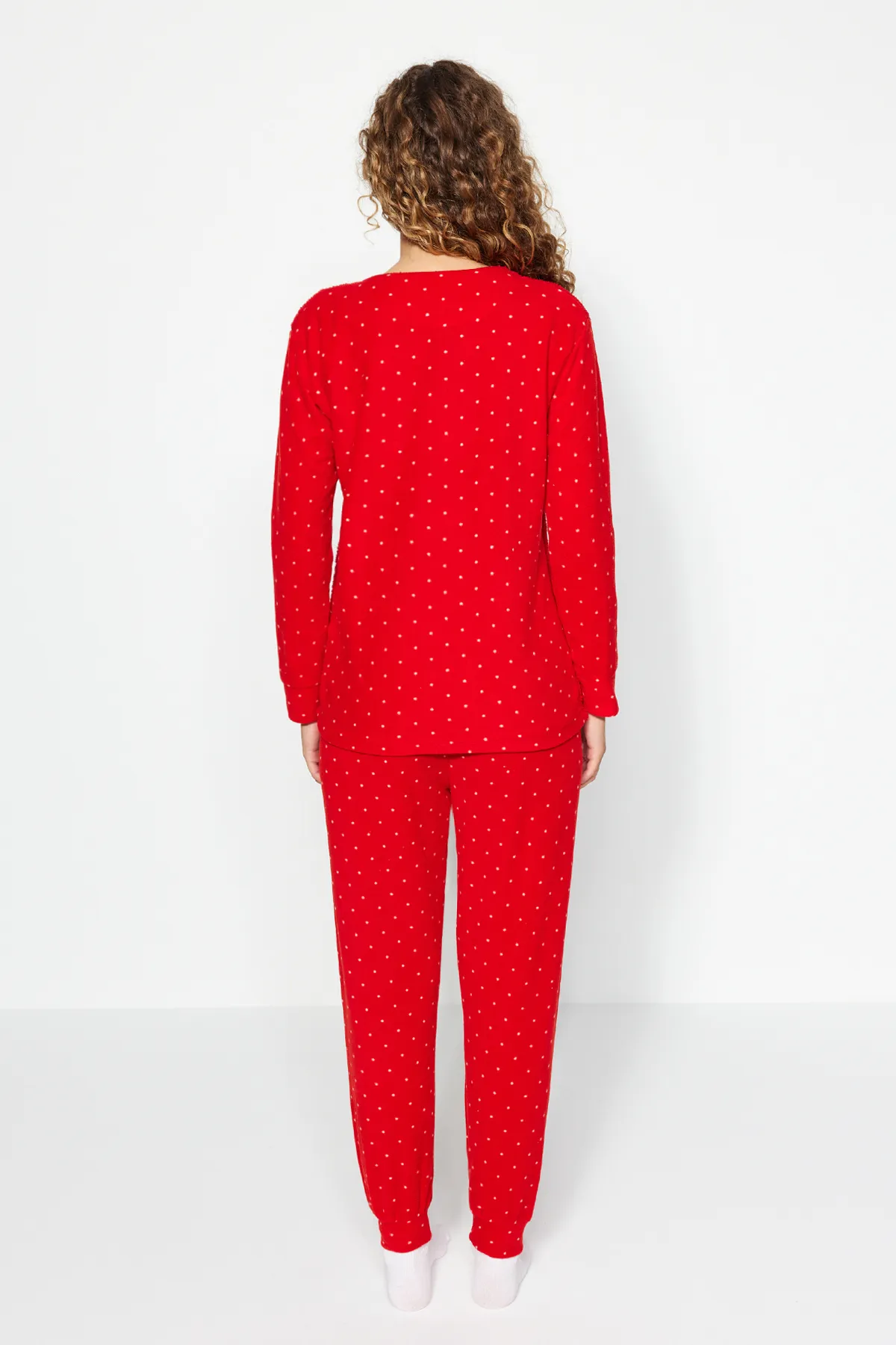 Trendyol Collection  Rotes Wellsoft T-Shirt-Jogginghose-Pyjama-Set aus Strick mit Hirschmuster THMAW24PT00173