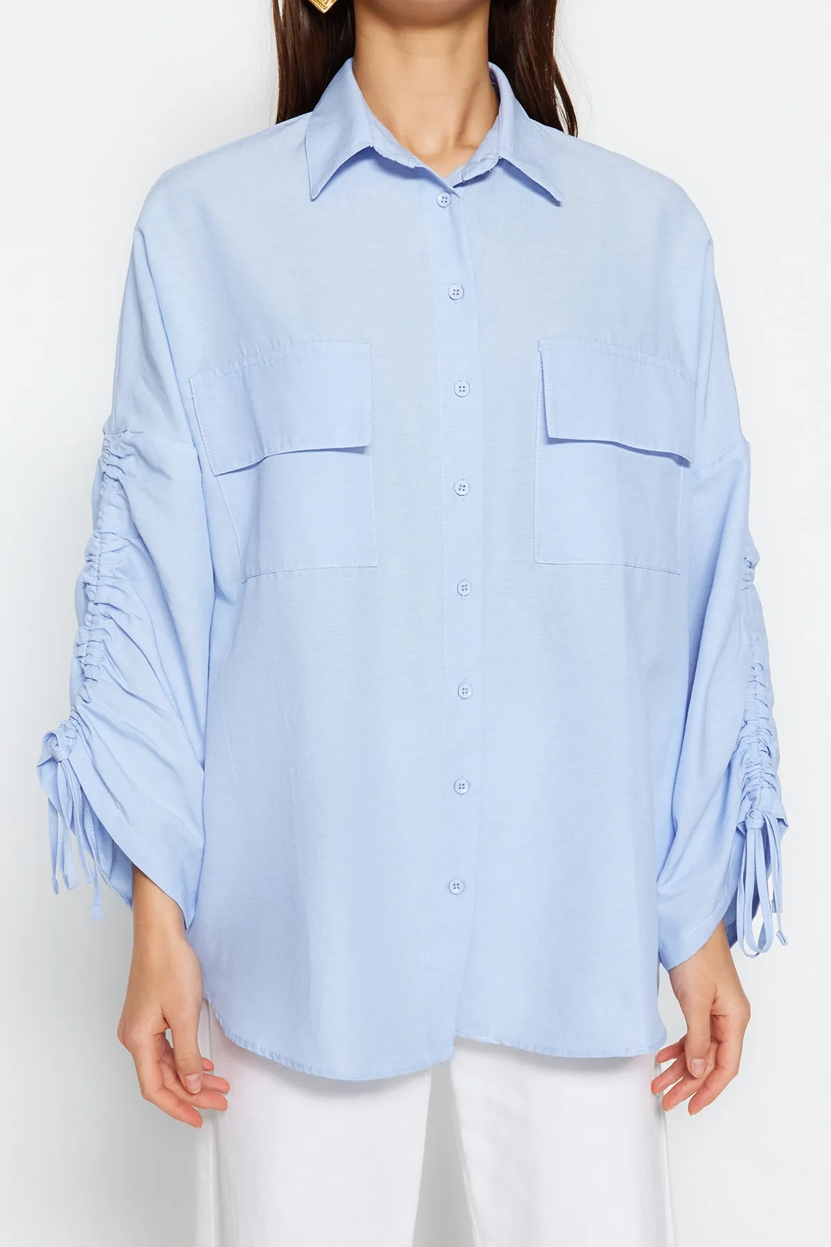 Trendyol Modest  Hellblaues Hemd aus gewebter Baumwolle mit verstellbaren Ärmeln und Kordelzug TCTSS23TG00011
