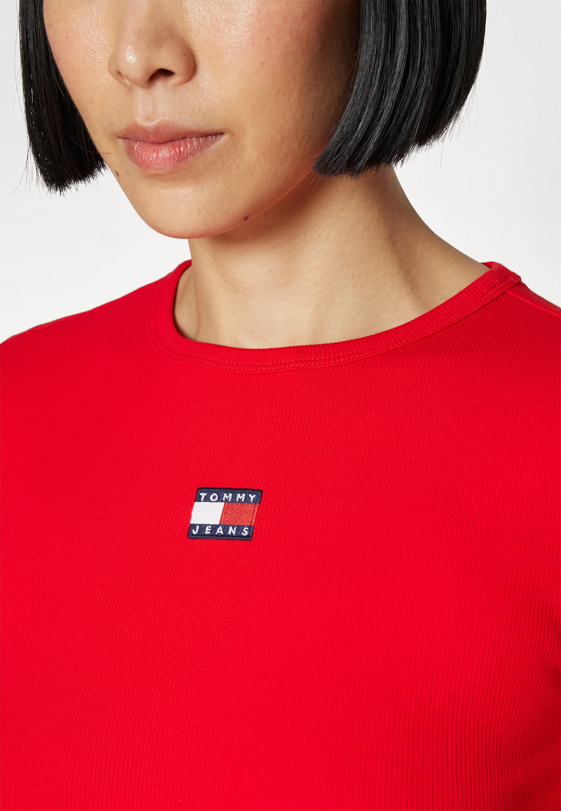 Tommy Jeans SLIM BADGE TEE - Camiseta con estampado