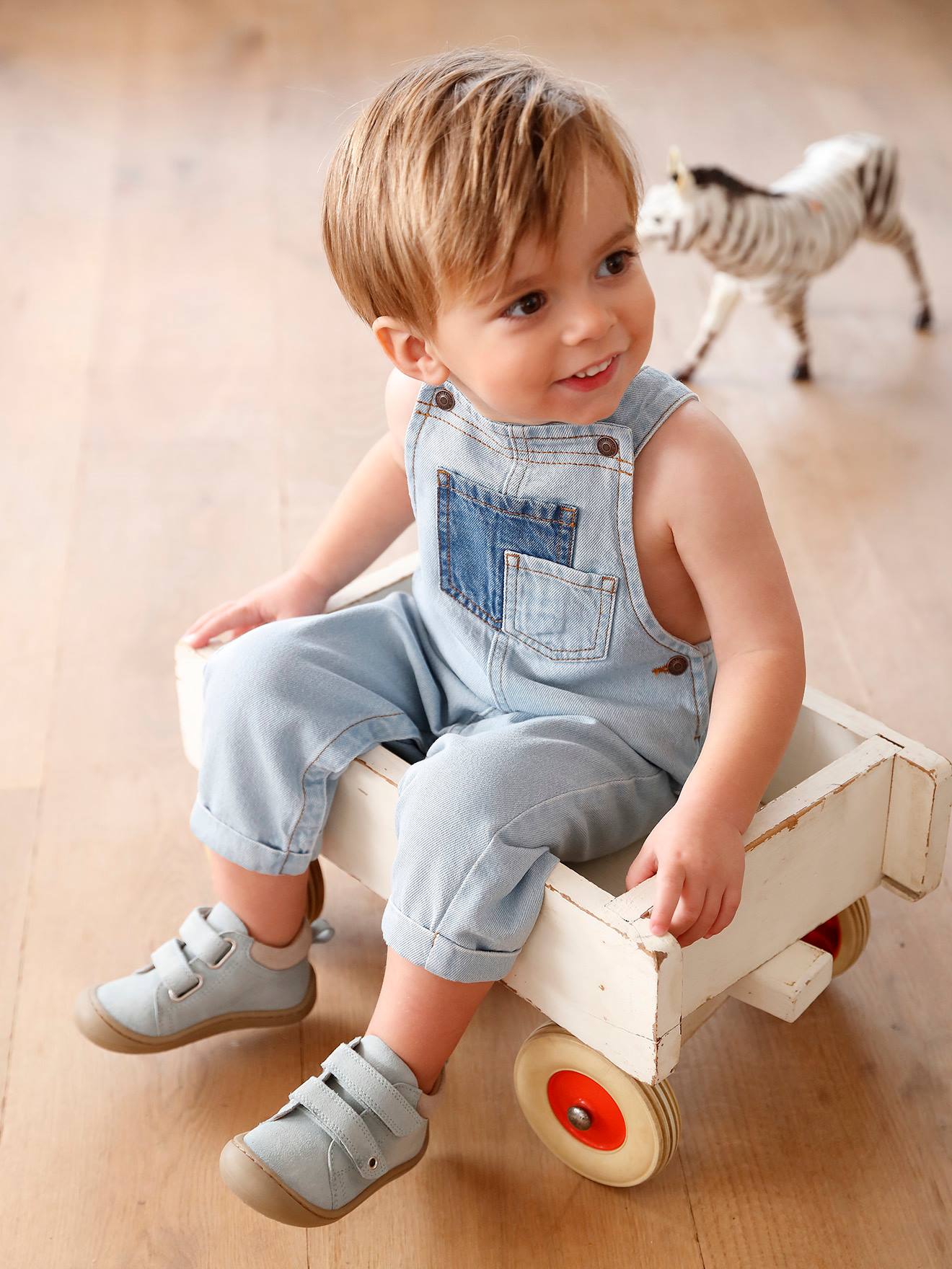 Bottillons scratchés cuir souple bébé 4 pattes vert sauge