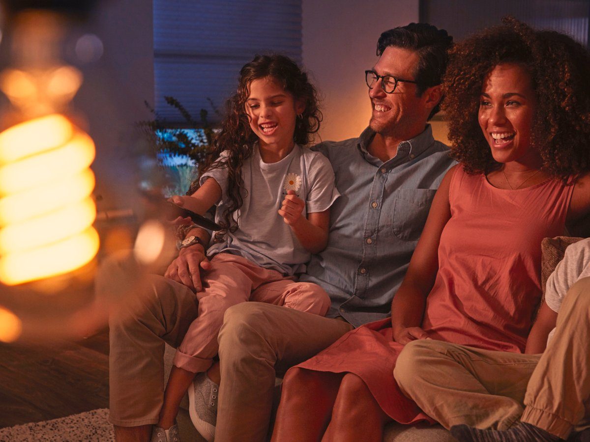 Philips Hue Smarte LED-Leuchte White E27 Filament Globe G93 550lm