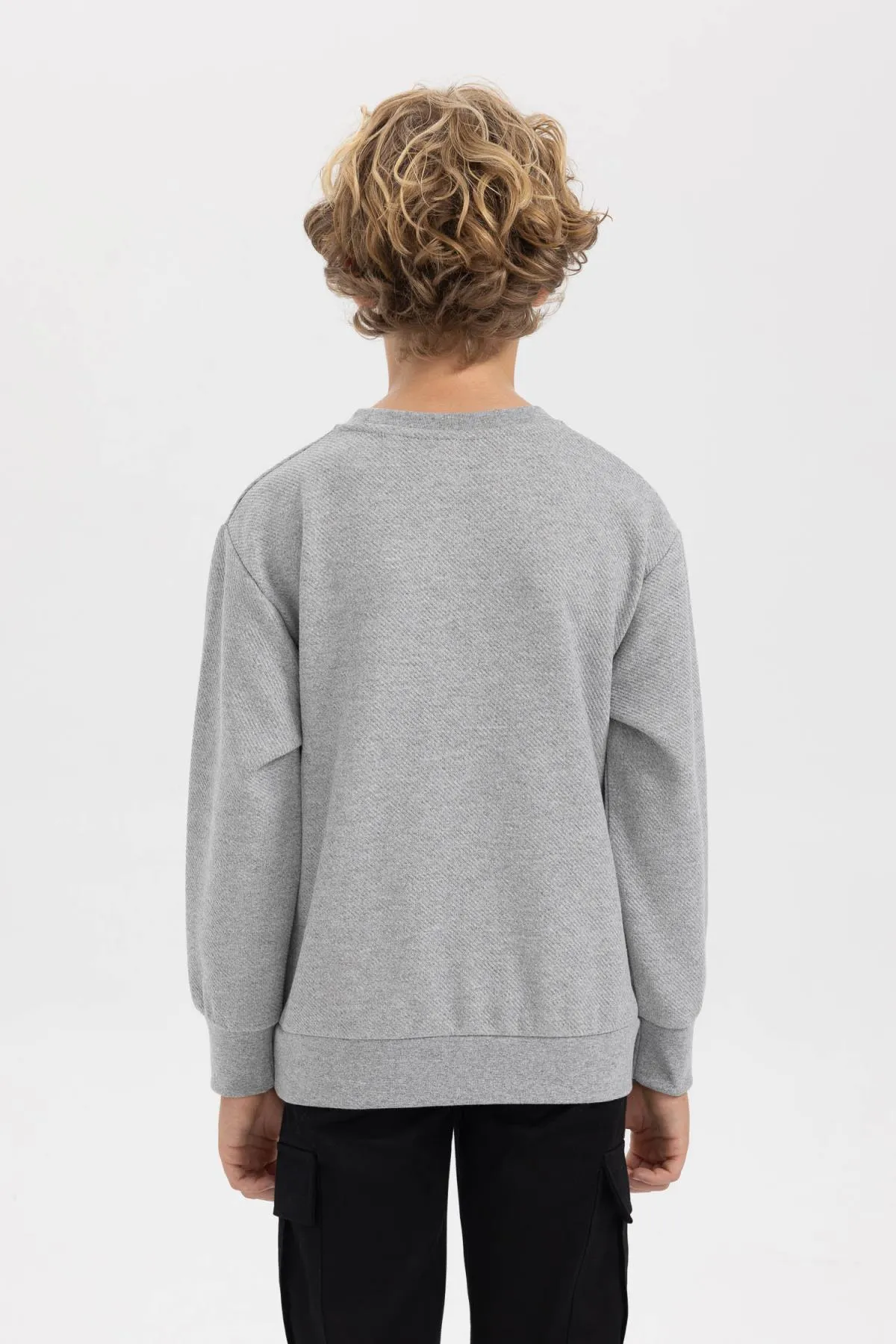 DeFacto  Jungen-Sweatshirt mit normaler Passform und Rundhalsausschnitt