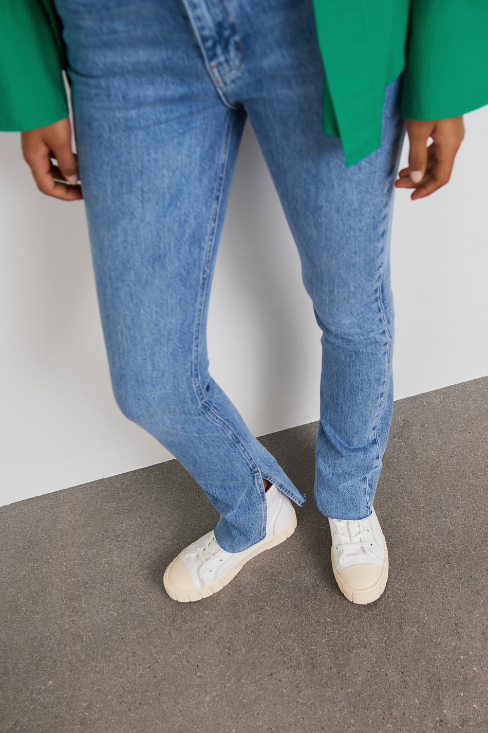High waist slit jeans