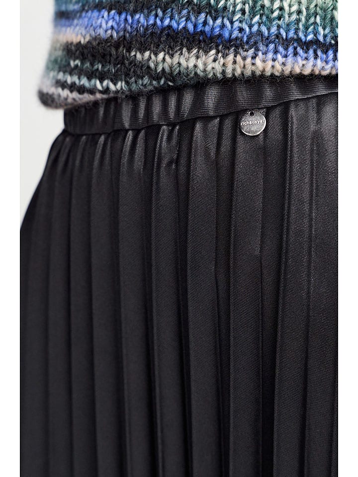 Rich & Royal Plisseerock in Schwarz günstig kaufen