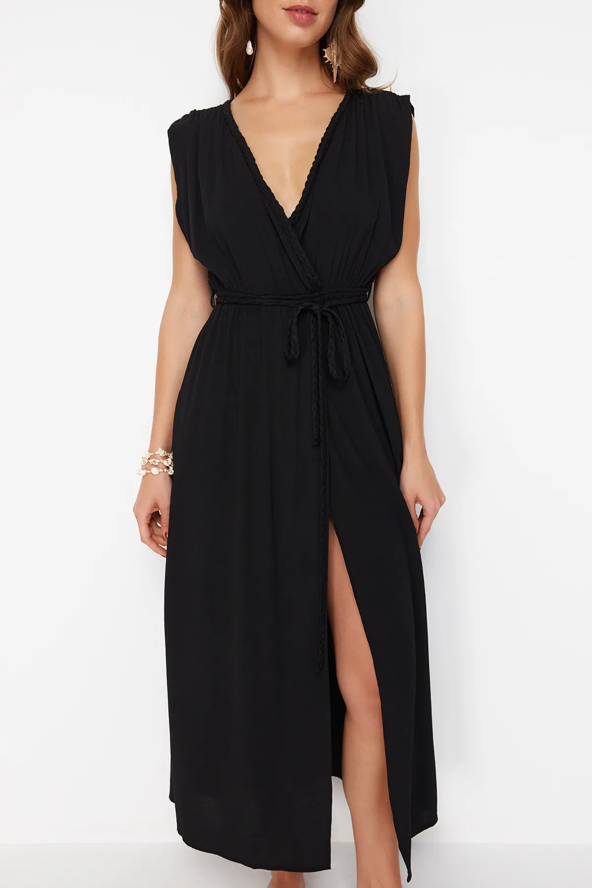 Trendyol Collection  Schwarzes Maxi-Strandkleid mit Schlitz und Webmuster TBESS23EL00069