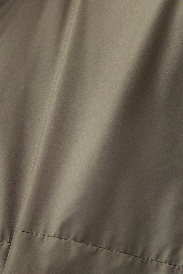 Leichte Regenjacke mit Kapuze