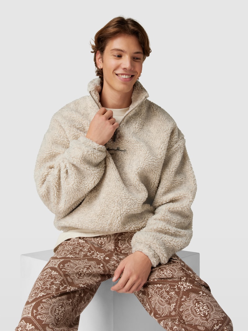 Sweatshirt mit Teddyfell und Label-Detail in beige
