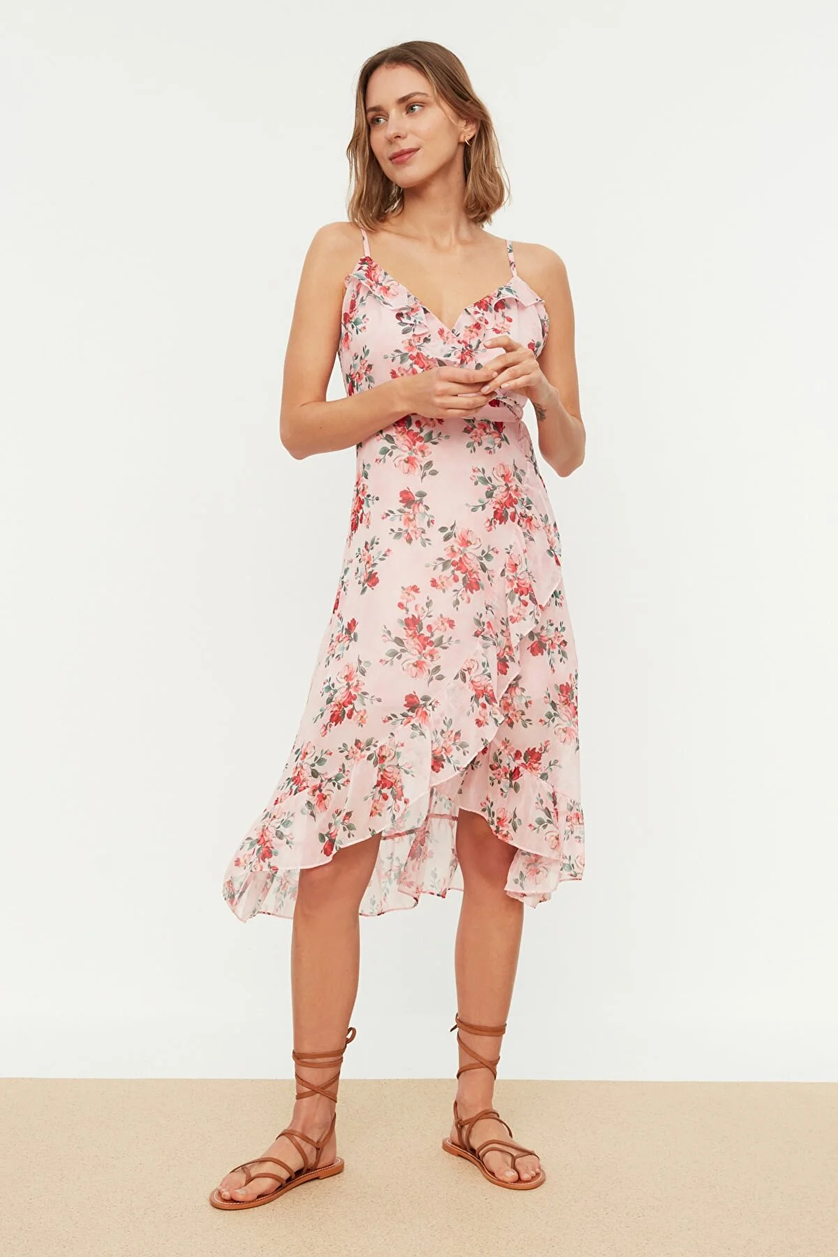 Trendyol Collection  Puderfarbenes, zweireihiges, gerüschtes, detailliertes Träger-Midi-Kleid mit Chiffon-Futter und Webstoff TWOSS19EL0375