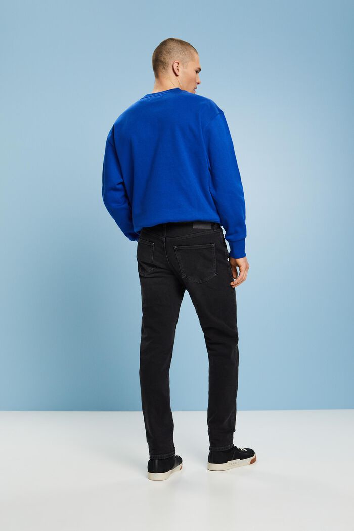 Gerade, konische Jeans mit mittelhohem Bund