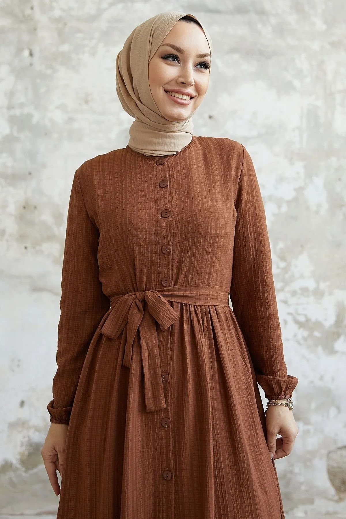 InStyle  Lemina-Kleid mit Gürtel – Bitterbraun