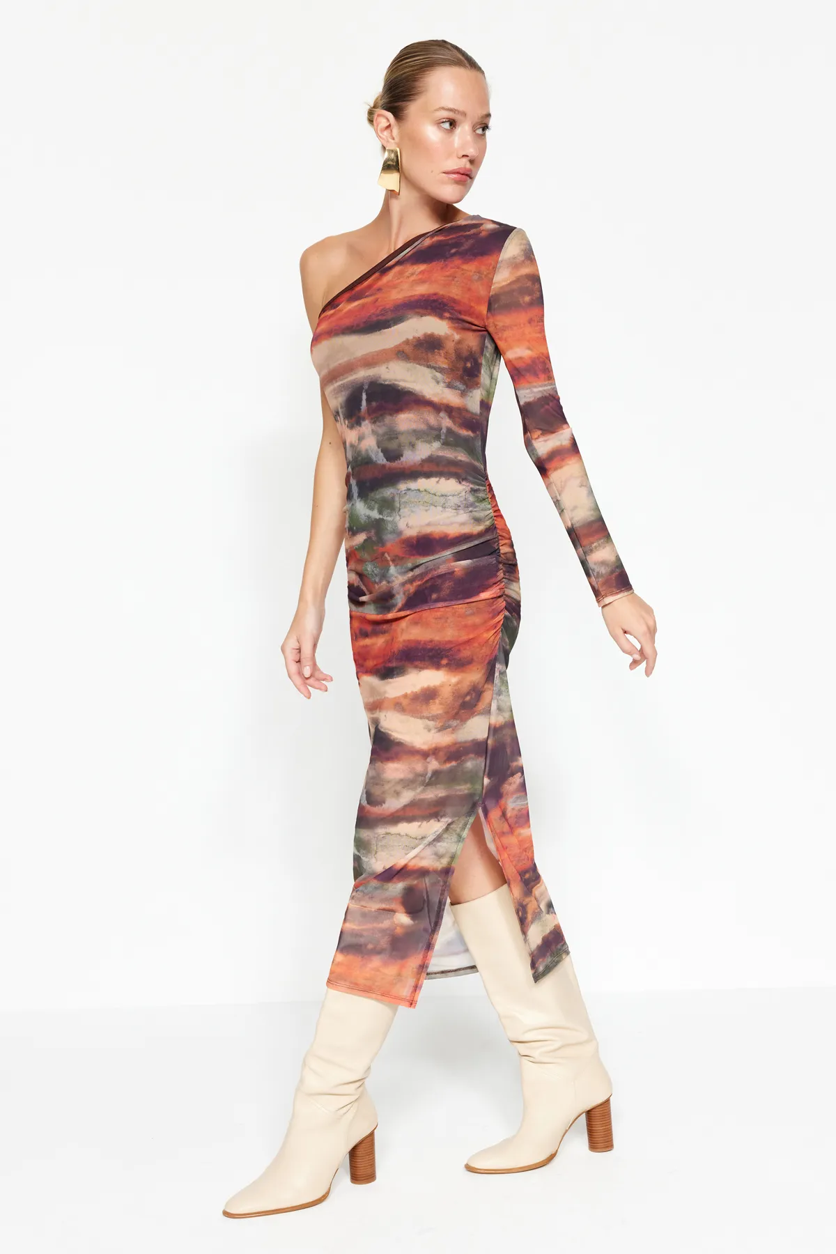 Trendyol Collection  Mehrfarbiges, figurbetontes, drapiertes One-Shoulder-Maxi-Strickkleid mit Tüllfutter TWOSS23EL01799