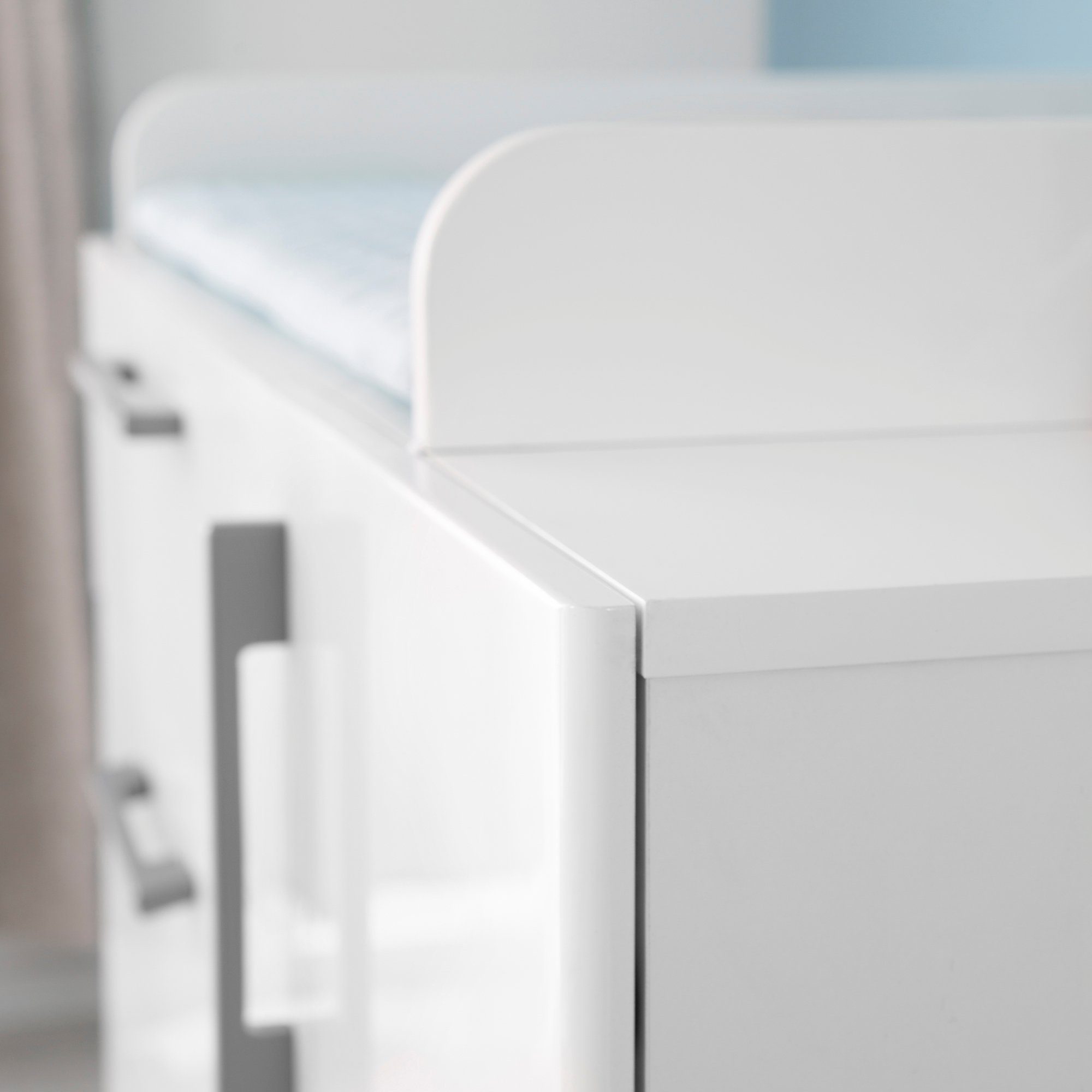 roba® Babyzimmer-Komplettset Mika, (Set, 3-St., Kombi-Kinderbett, Kleiderschrank, Wickelkommode), mit grauen Füßen im Retro Look
