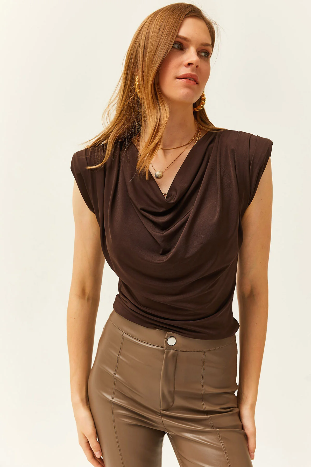 Olalook  Damen-Bluse mit gepolstertem Kragen in Bitterbraun, locker, BLZ-19002217