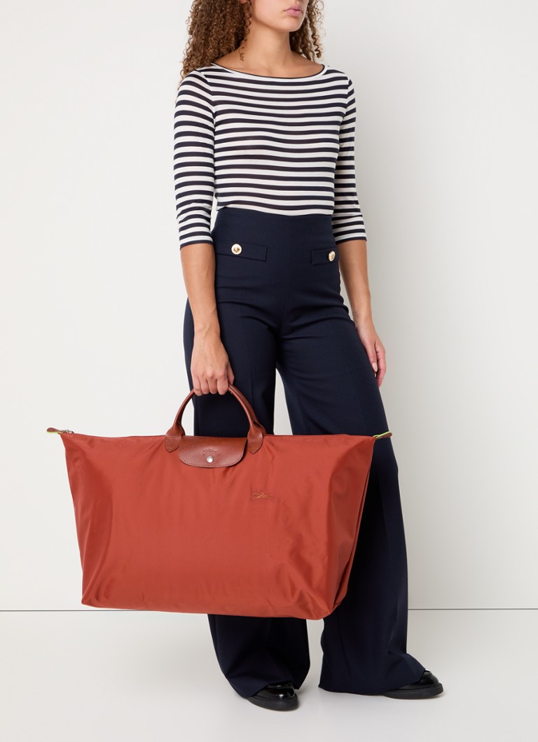 Borsa da weekend Longchamp Le Pliage verde, taglia M, con dettagli in pelle.