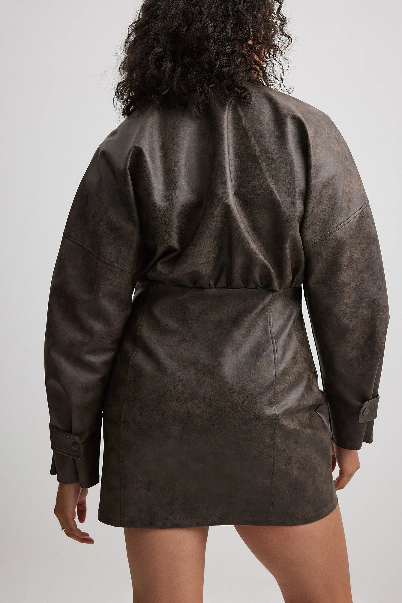 Minikleid aus Kunstleder mit Waschung