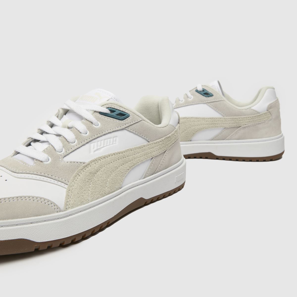 PUMA pályamenti edzőcipők fehér és bézs színben