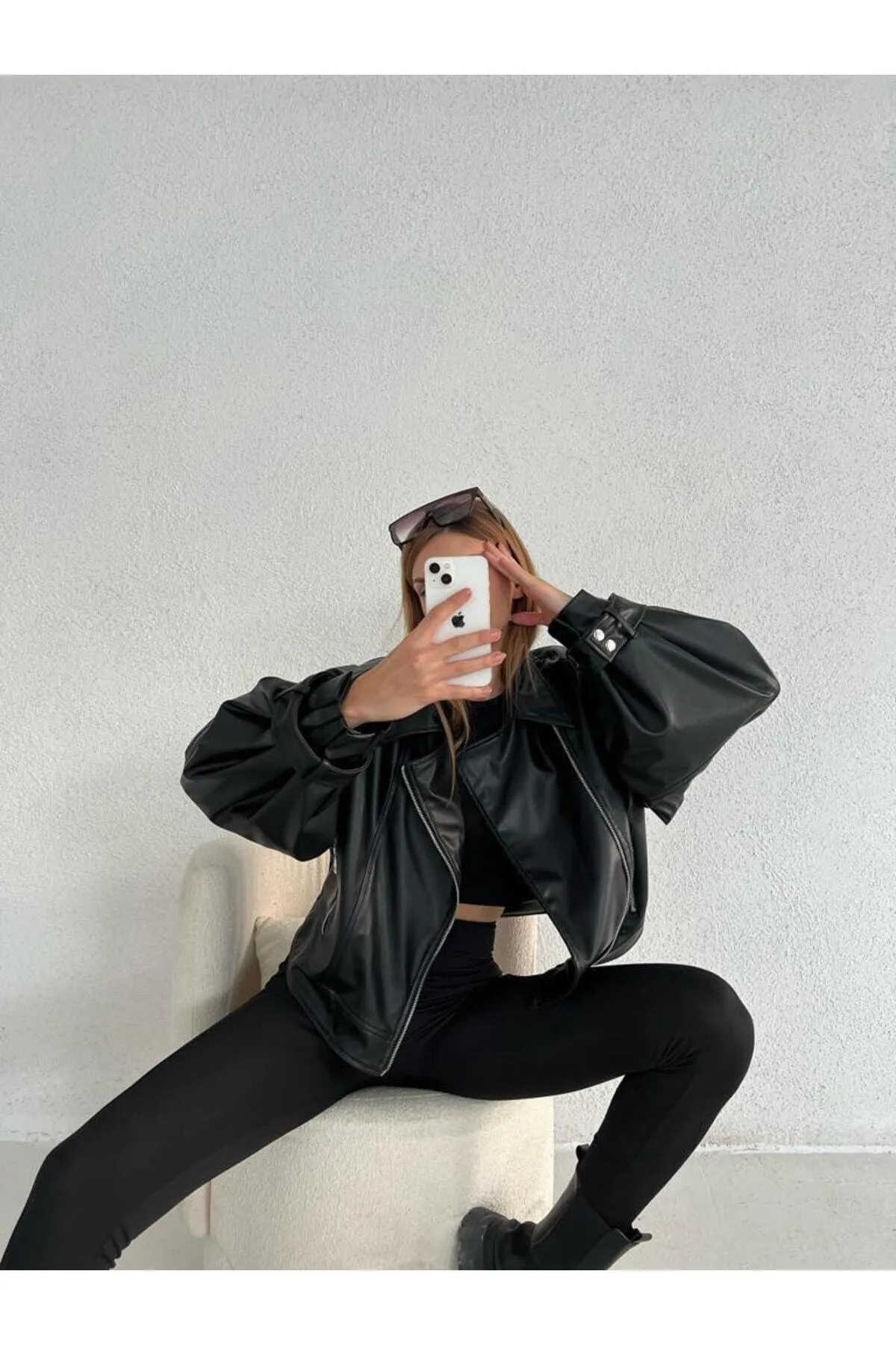 munora butik  Schwarze Bomberjacke aus Kunstleder für Damen mit weiten Ärmeln