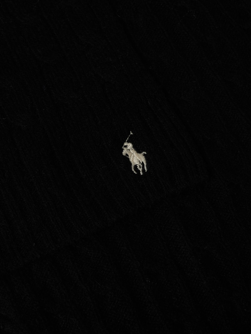 Schal mit Zopfmuster in schwarz