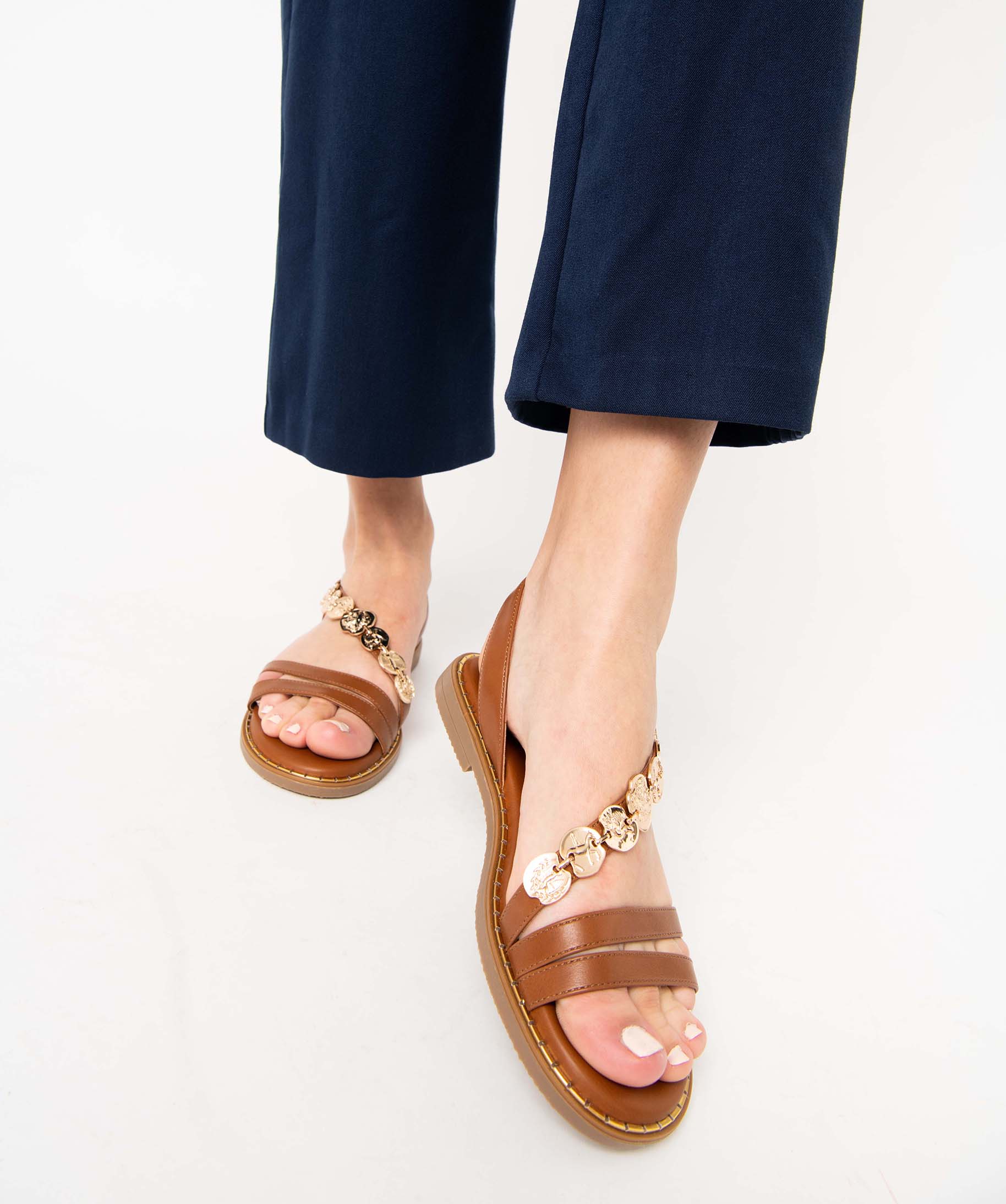 Sandales femme à talon plat avec bijoux métallisés marron | GEMO
