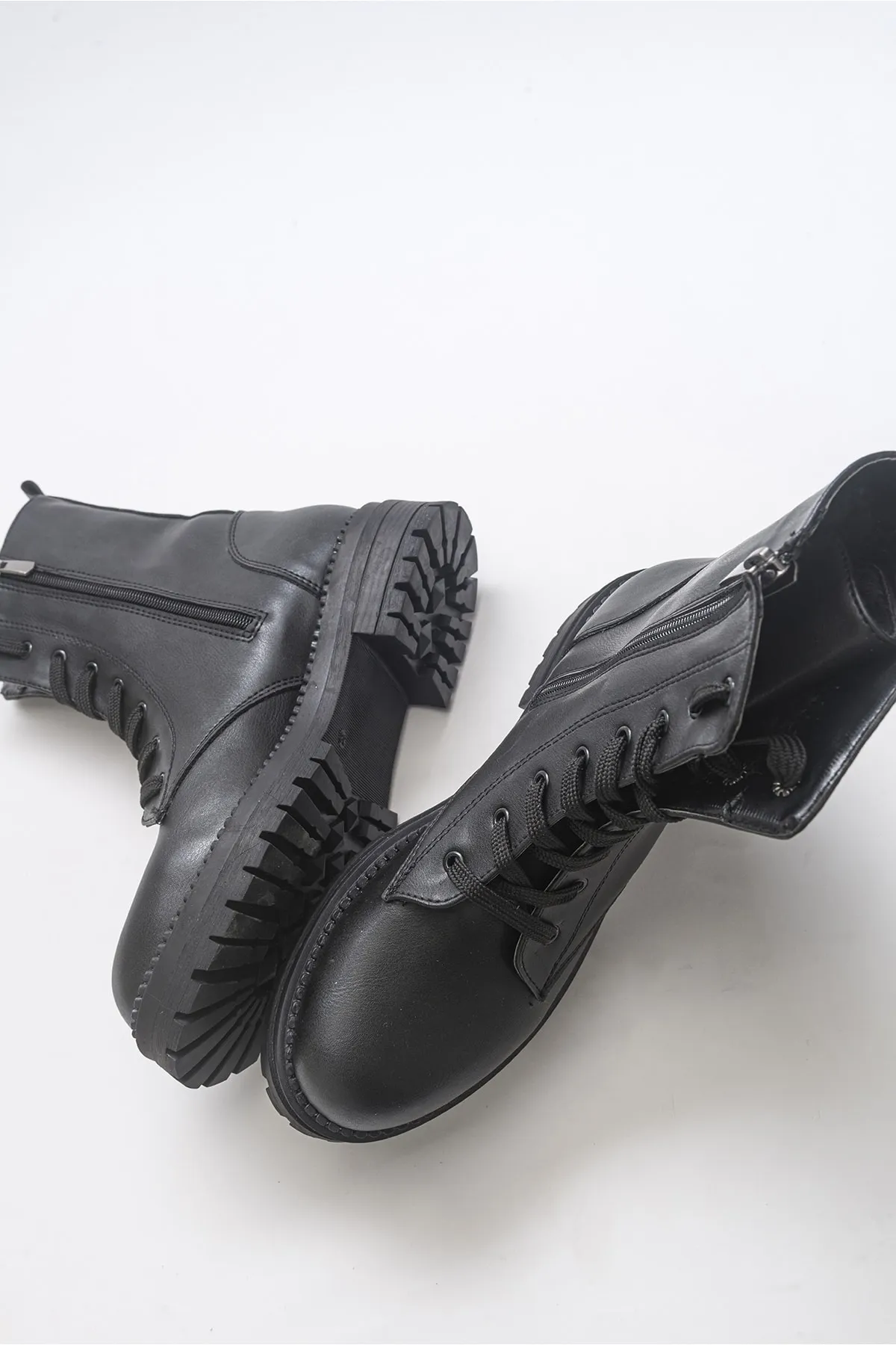 LuviShoes  Singa Black Skin Damenstiefel