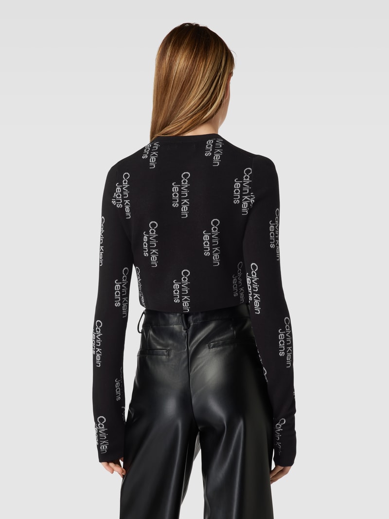 Cropped Stickpullover mit Allover-Label-Muster in black