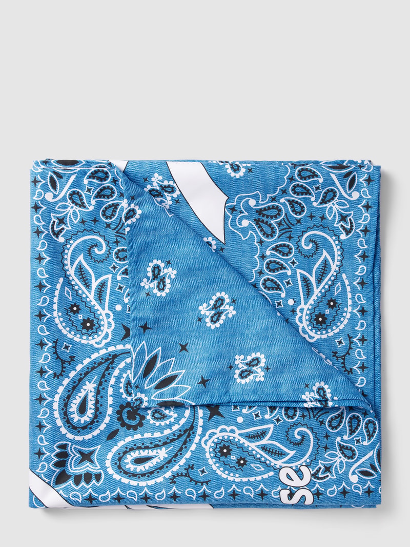 Strandtuch mit Allover-Muster Modell 'AIDAN' in blau