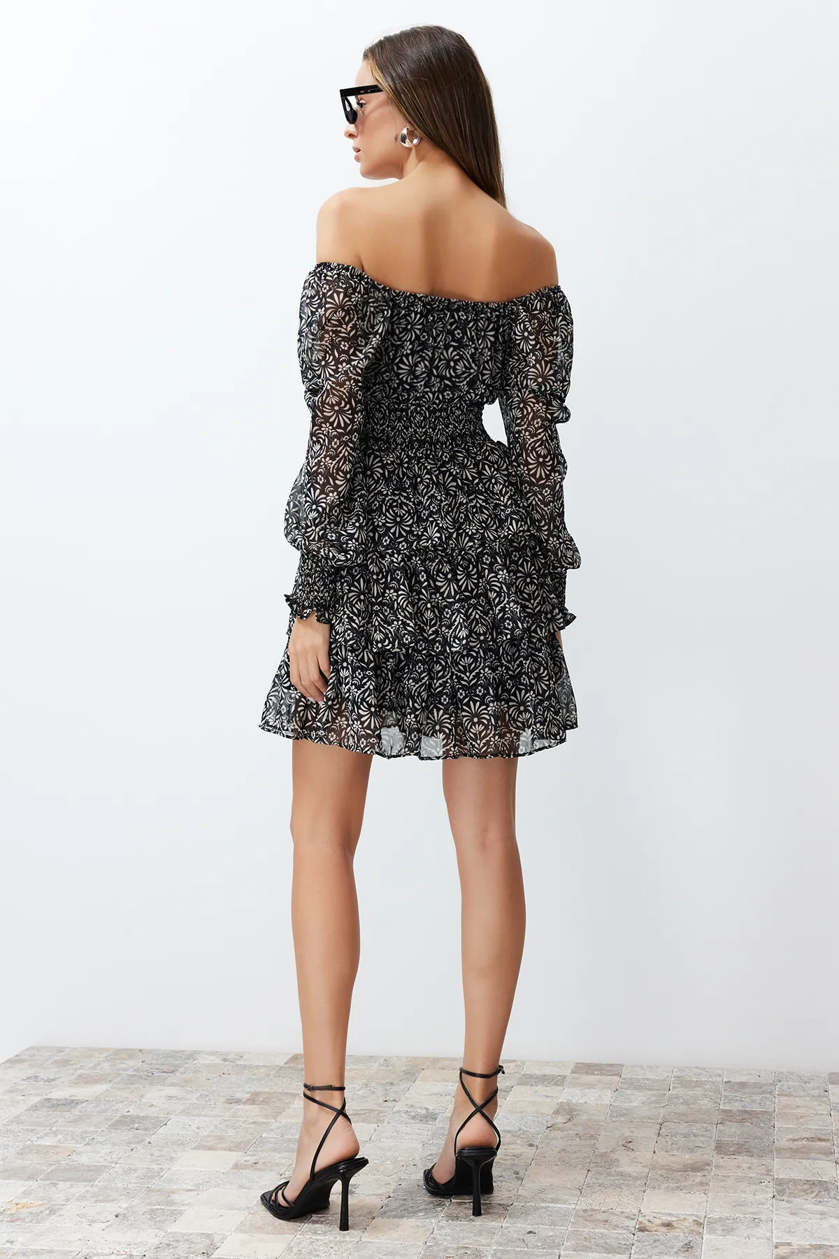 Trendyol Collection  Schwarz gemustertes Skater-Volant-Chiffon-Minikleid TWOSS24EL00916