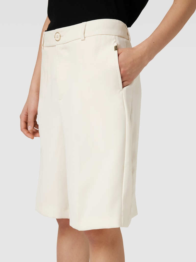 Bermudas mit Label-Detail Modell 'Jules Leia' in ecru
