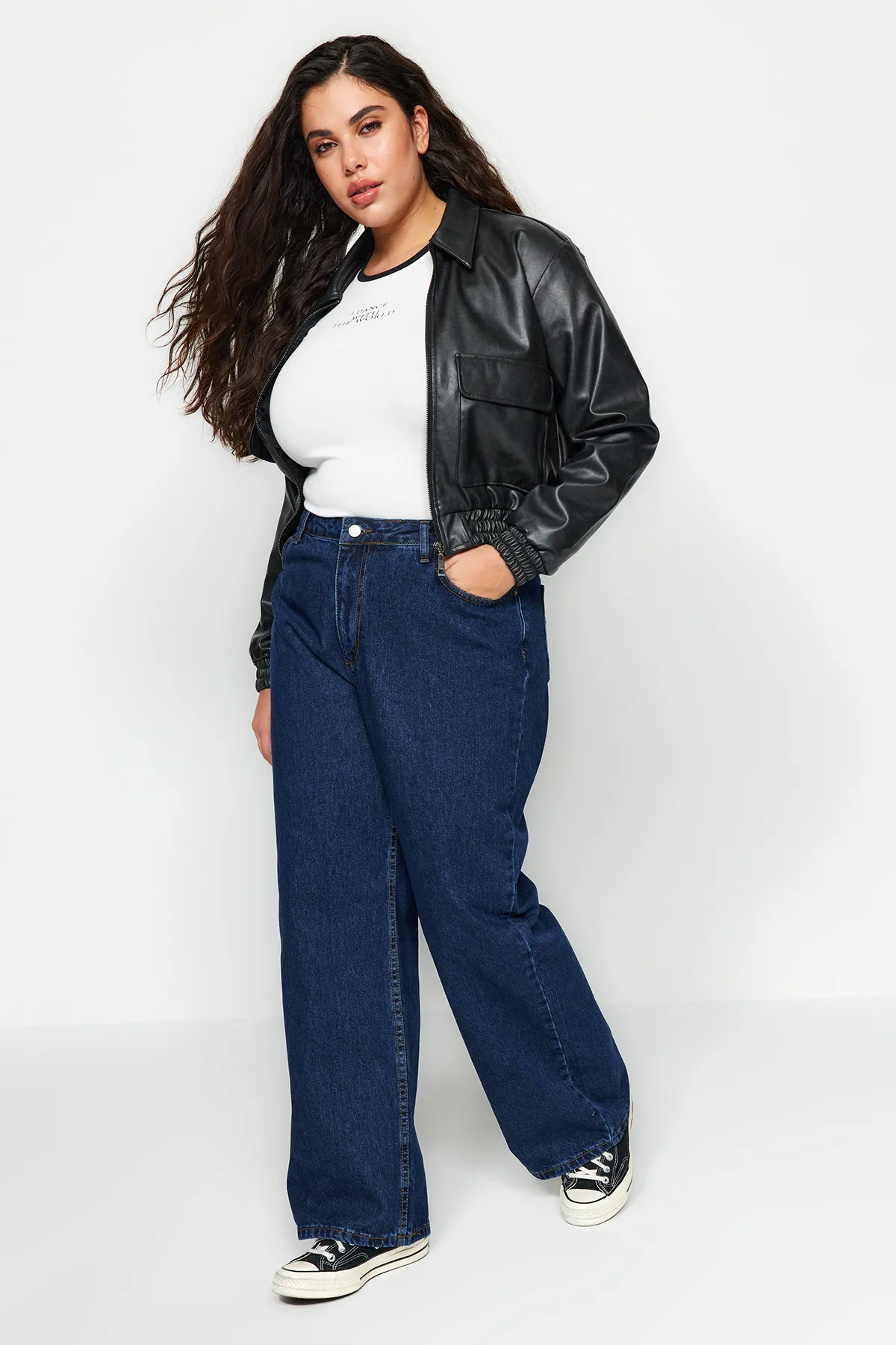Trendyol Curve  Indigofarbene, weit geschnittene Jeans mit hoher Taille TBBAW23CJ00020