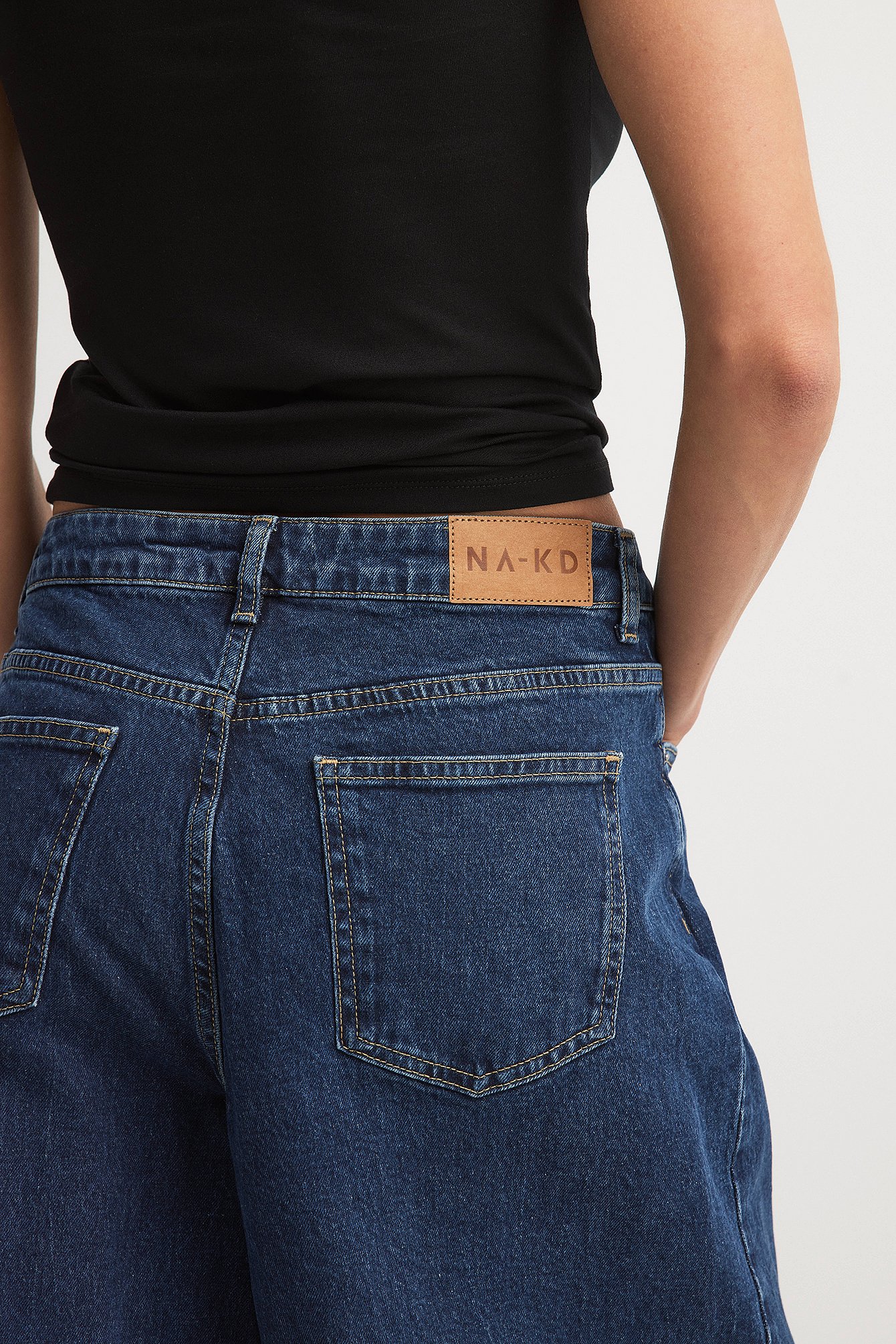 Jeans mit sehr weiten Beinen